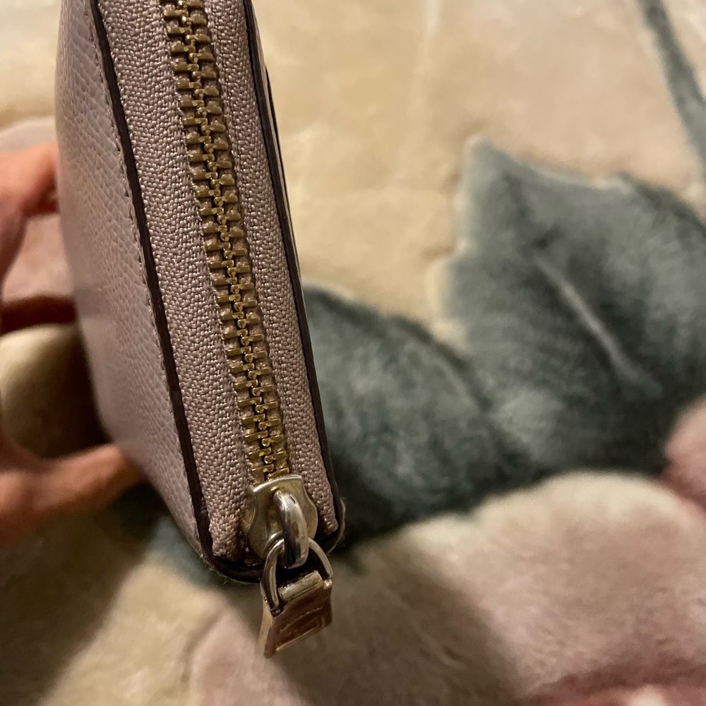 Authentic Coach Zip Around Wallet Preowned - Picture 11 of 11